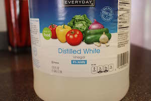 photo of a bottle of distilled white vinegar