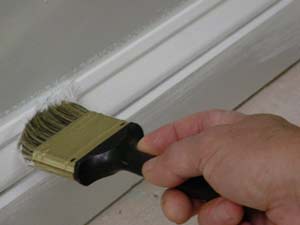 photo painting a baseboard next to a wall photo painting a baseboard next to a wall