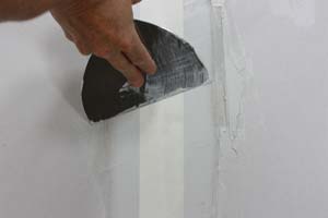 photo stroking out the end of a drywall seam photo stroking out the end of a drywall seam